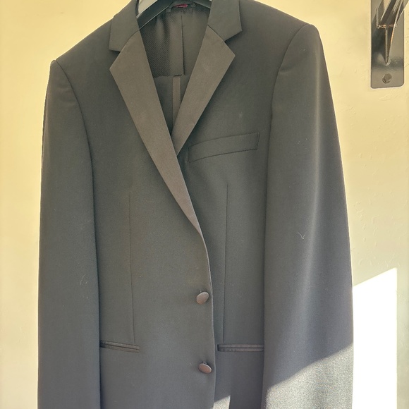 Hugo boss three piece tuxedo - Picture 1 of 2